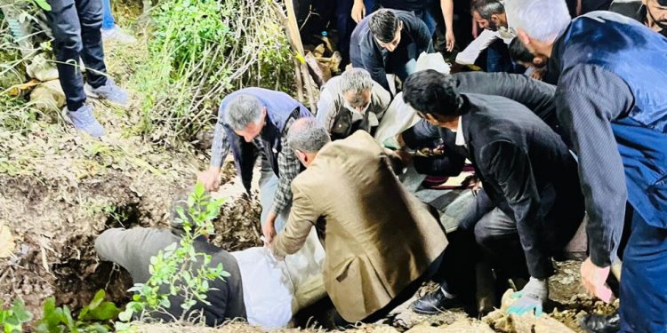 Şehit gerillalar toprağa verildi