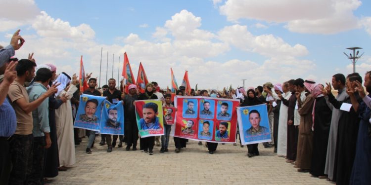 Minbic haklı 6 şehidini kitlesel tören ile sonsuzluğa uğurladı