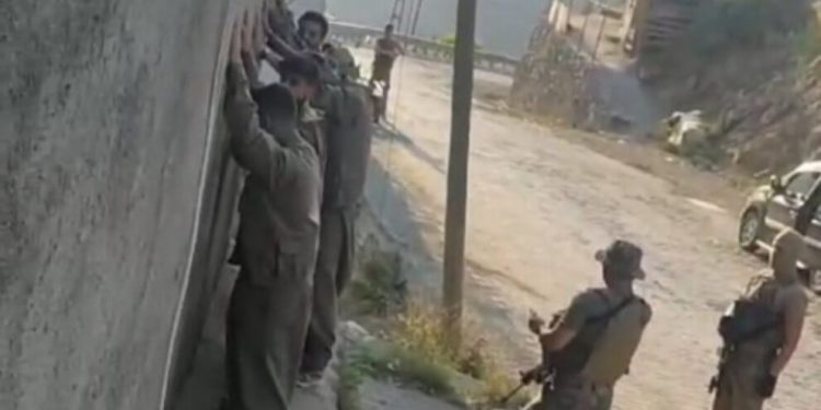 Elkê’de ulusal kıyafetli çocuklara GBT işkencesi