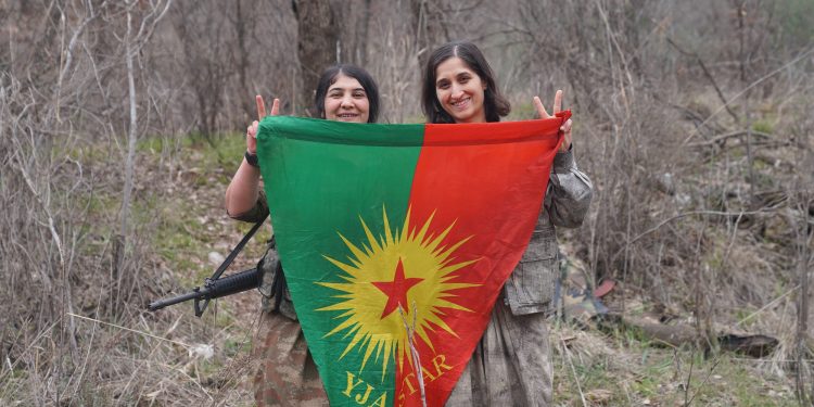 YJA Star’dan Fedailik Günü’nü selamlama eylemleri