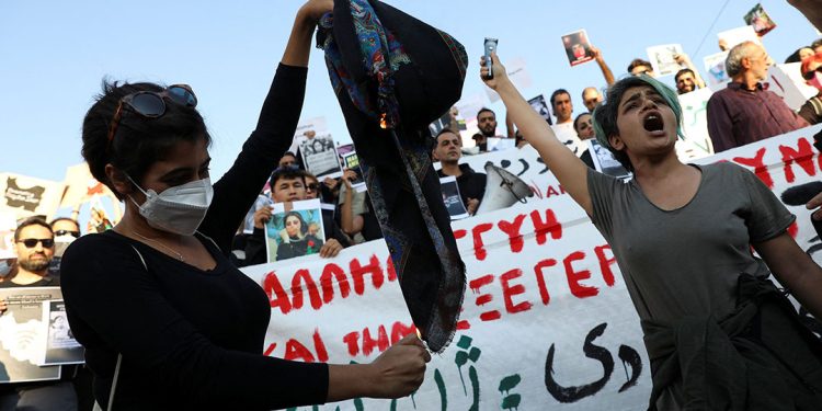 Af Örgütü: İran’da kadınlara baskı arttı