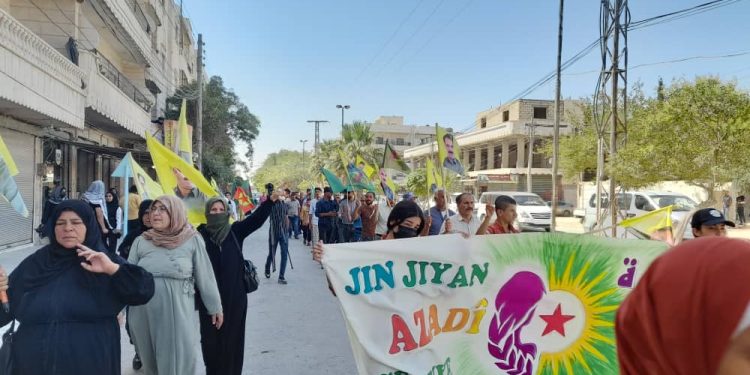 “Jin Jiyan Azadî Serbixe Azadî” sloganıyla Önder APO’nun fiziki özgürlüğünü kazanalım