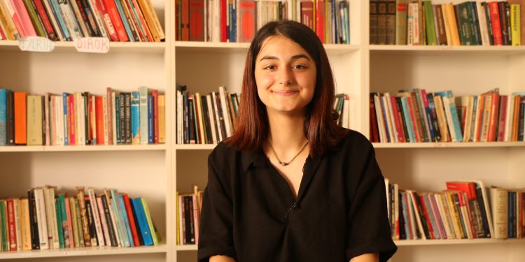 Rumeysa Bozkurt: Gençliğin oluşturması gereken kişiliğin tek örneği Kürt Halk Önderi Sayın Öcalan’dır!
