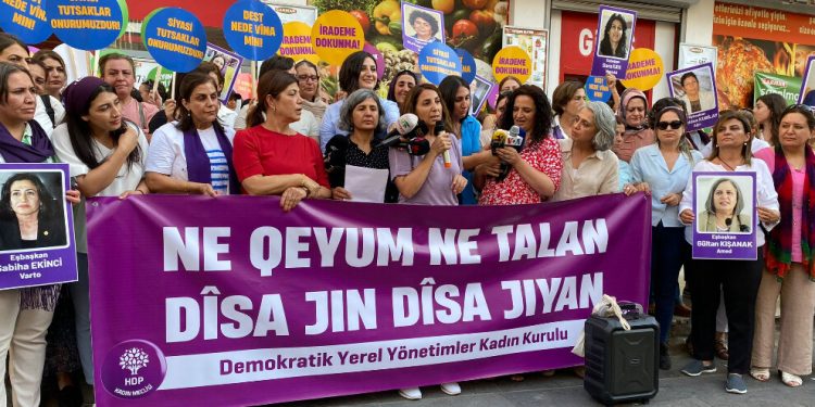 Kadınlardan kayyum protestosu: Kadının özne olduğu yaşamı kuracağız