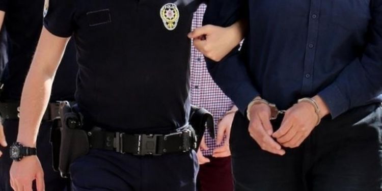 Gebze’de ev baskınlarında 4 gözaltı