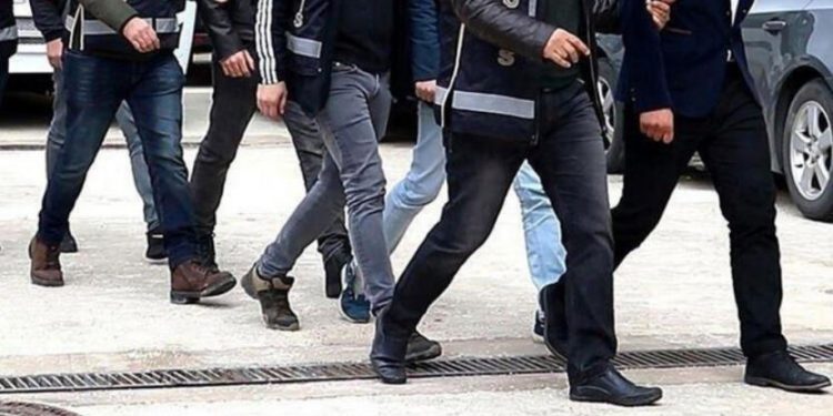 Mersin’de ev baskınları: 11 gözaltı
