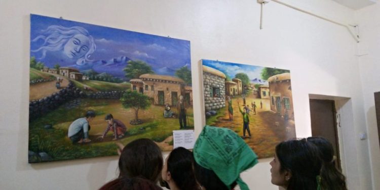 Heseke’de genç kadınlar, Şehit Rûken Akademisi’ne sergi ziyareti gerçekleştirdi