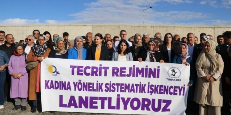 Hapishane önünde ‘domuz bağı’ işkencesi protesto edildi