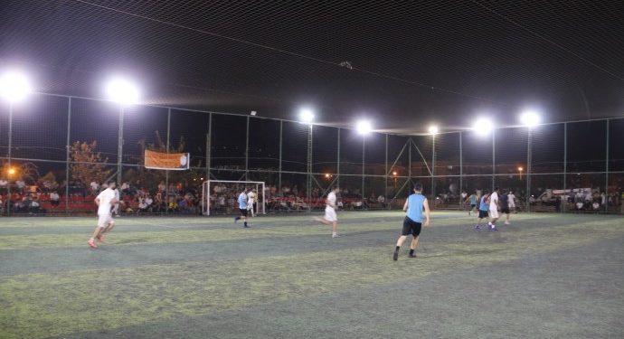 Gençlerin düzenlediği futbol turnuvasına yoğun ilgi