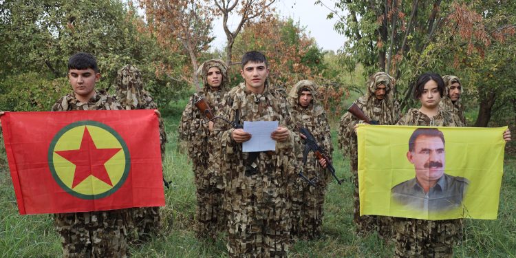8 genç Önder Apo için başlatılan özgürlük hamlesini parti saflarına katılarak selamladı