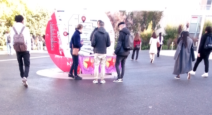 Paris’te JXK üyeleri Nanterre Üniversite’sinde stant kurdu