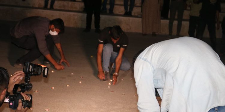 Kobanê’de 29 şehit için mum yakıldı