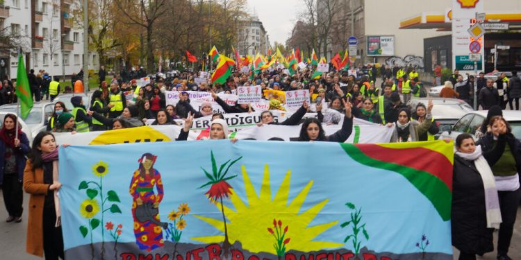 Almanya’da binler PKK yasağının kaldırılmasını talep etti