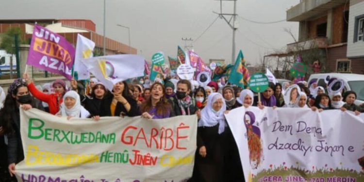 Kadınların örgütlü gücünden korkuyorlar