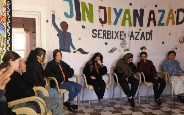 Şengal Genç Kadın Birliği 25 Kasım’a dönük bir toplantı gerçekleştirdi