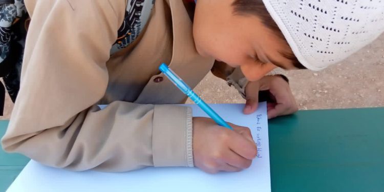 Kobanê genç kadınları, Özgürlük Hamlesi çerçevesinde kitap standı açtı