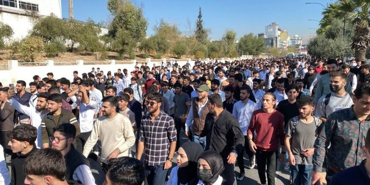 Lise öğrencileri bir kez daha Süleymaniye’de eylem düzenledi