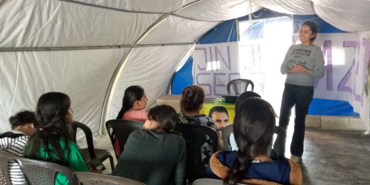 Şehba’lı çocuklar bir araya gelerek uçurtma yapma etkinliği gerçekleştirdi