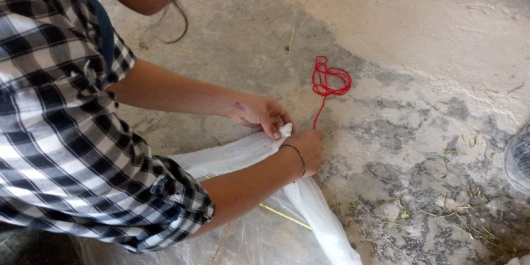 Şehba’lı çocuklar bir araya gelerek uçurtma yapma etkinliği gerçekleştirdi