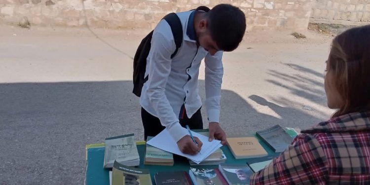 Kobanê genç kadınları, Özgürlük Hamlesi çerçevesinde kitap standı açtı