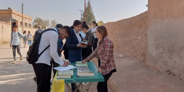 Kobanê genç kadınları, Özgürlük Hamlesi çerçevesinde kitap standı açtı