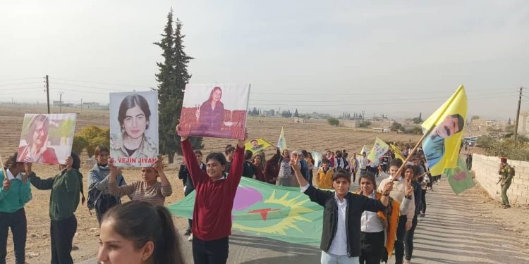 Kobanê Yekitiya Jinên Ciwan’dan Minbic’teki patlamaya karşı yürüyüş