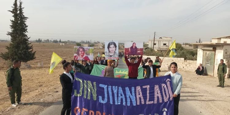 Kobanê Yekitiya Jinên Ciwan’dan Minbic’teki patlamaya karşı yürüyüş