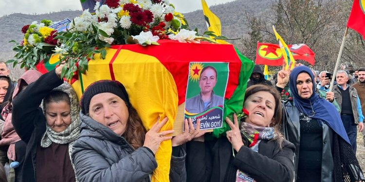 “HAKİKATİN ASİL ARAYIŞÇISI: EVİN GOYİ”