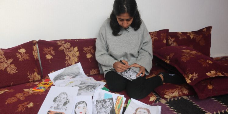 Çizimleri ile beğeni toplayan Şêrîn destek bekliyor