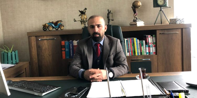 Türk askerleri, müvekkili ile Kürtçe konuşan avukata saldırdı