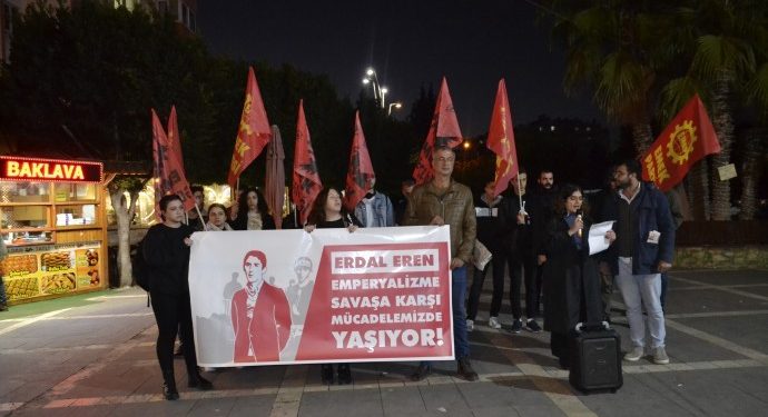 Erdal Eren Adana’da anıldı: Gençlik çaresiz değil