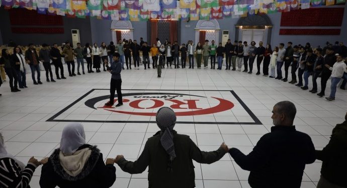 Amed’de ‘Vejîneke Ciwan’ şöleni: Cezaevlerinin sesi olalım