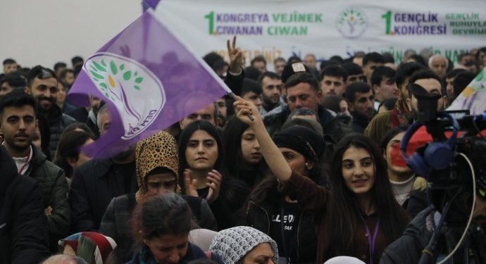 Genç kadınlar: Özel savaşı örgütlenerek boşa çıkarabiliriz