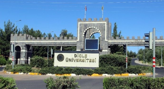 Üniversite öğrencileri yurt, yemek ve ulaşım sorunlarıyla boğuşuyor