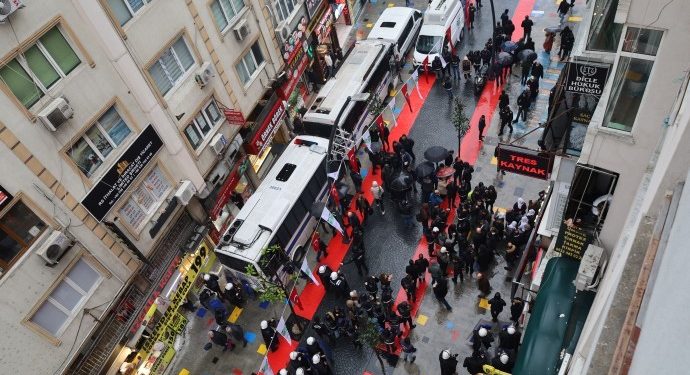 Cenazelere saldırılar protesto edildi: 46 gözaltı