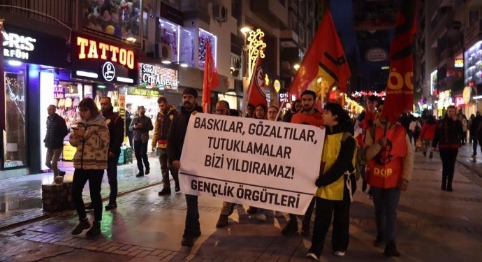 İzmir’de gençler baskılara karşı yürüdü