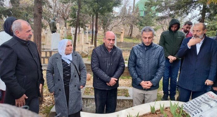 Dicle Üniversitesi öğrencisi Aydın Erdem mezarı başında anıldı