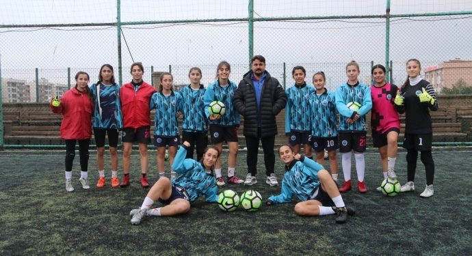 Silopiya Kadın Futbol Takımı şampiyon olarak üst lige çıktı