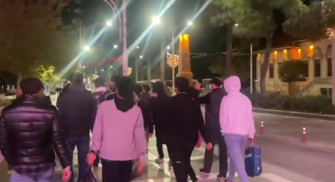 DEM Partili gençlerden açlık grevlerine destek yürüyüşü