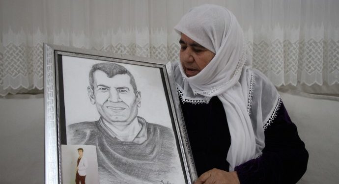 Esmer Tunç: Annesi de halkı da diz çökmedi!