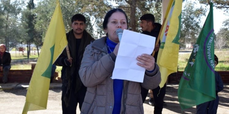 Cizir halkı saldırılara karşı canlı kalkan eyleminde