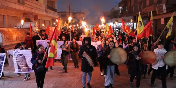 Amûdêli gençlerden meşaleli yürüyüş: Şehitlerin intikamını alacağız!