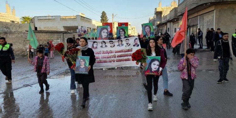 Kobanê’de şehitleri anma yürüyüşü- genç kadın özgürlük saflarına katılım sözünü verdi