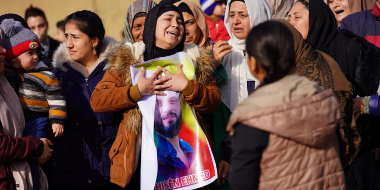 Qamişlo’da şehitler için kitlesel tören