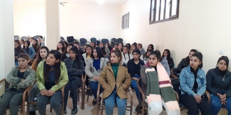 Kobanê’de Yekitiya Jinên Ciwan tarafından Önder Apo için çalıştay