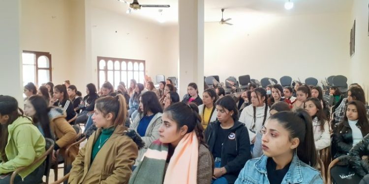 Kobanê’de Yekitiya Jinên Ciwan tarafından Önder Apo için çalıştay