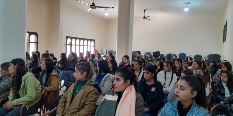 Kobanê’de Yekitiya Jinên Ciwan tarafından Önder Apo için çalıştay