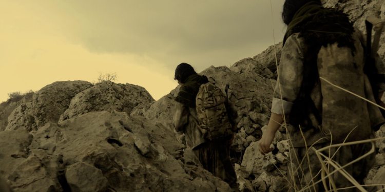 Kayalıklar yolunda hikayeler