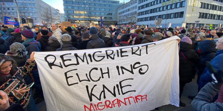 Almanya’da yüz binler günlerdir birçok kentte faşizme karşı sokağa çıkıyor