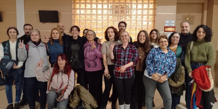 Gazetecilerin davası görüldü: Meslektaşlarımızı savunmaya devam edeceğiz